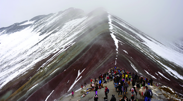 해발 5,200m의 무지개산 비니쿤카