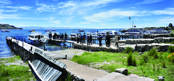 볼리비아 코파카바나에서 태양의 섬으로 가는 배를 타러 가는 길