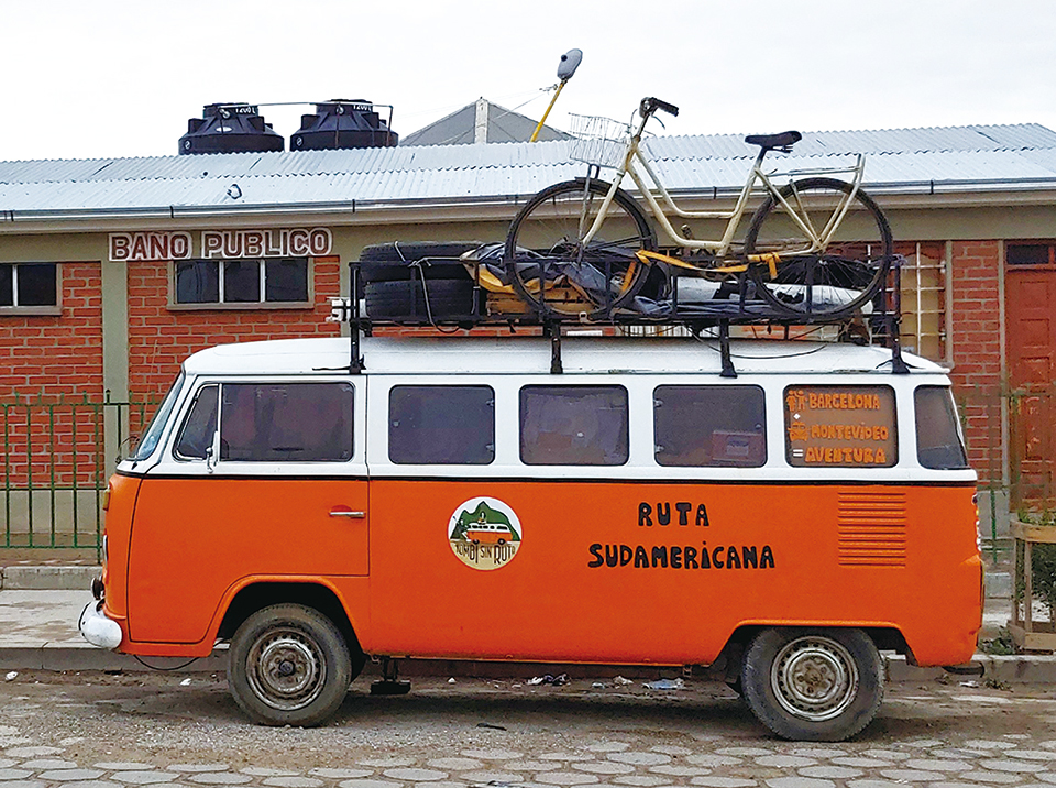 소금 사막에서 자전거를 즐겨도 좋을 것 같다.