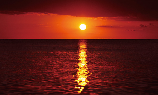 앙꼰 해변의 석양. 하늘에 두껍게 드리운 구름 탓에 곱게 물든 하늘을 못 본 게 아쉽다.