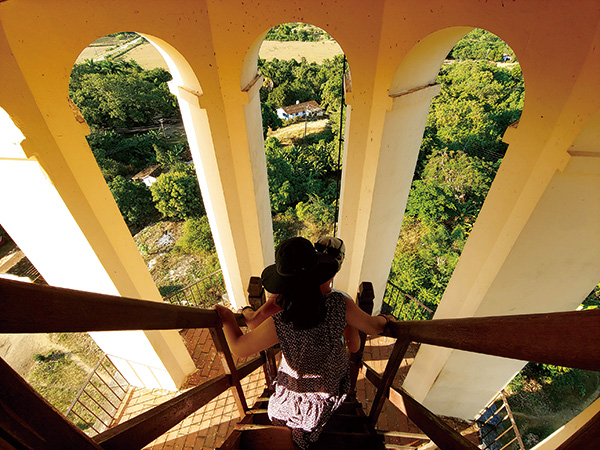 위로 올라갈수록 경사가 가팔라 아이가 오르내리기에는 쉽지 않다.
