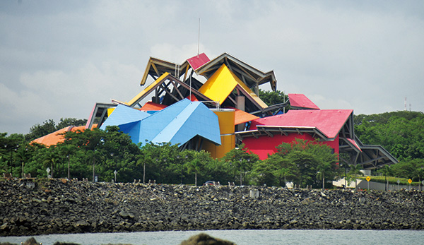 세계적인 건축가 프랭크 게리가 디자인한 바이오뮤제오. 파나마시티의 새로운 랜드마크가 되고 있다