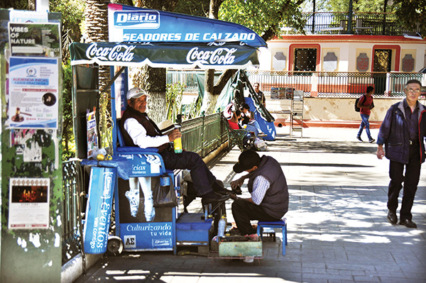 멕시코에서 본 이국적인 풍경 중 하나, 길거리 구두닦이