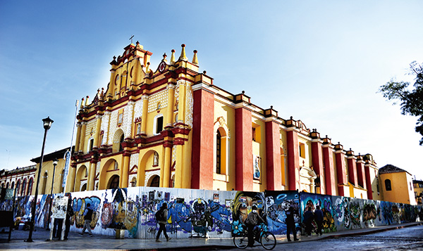 소깔로 광장의 대성당