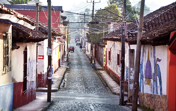 산 크리스토발의 흔한 풍경. 아주 오래 전 한국의 골목길을 보는 듯하다