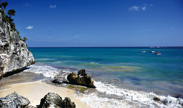 유적지와 어우러진 카리브해의 풍경이 너무 아름답다