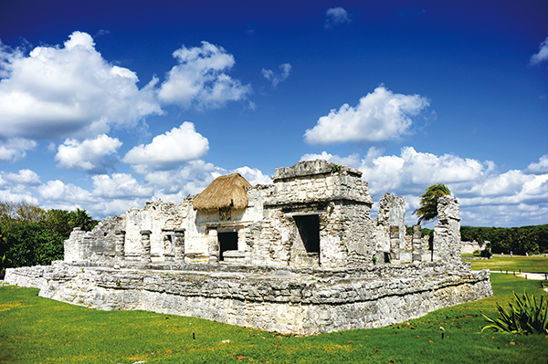 뚤룸 안에는 3개의 신전이 있다고 한다. 저 건물의 이름과 용도는 알 수 없다