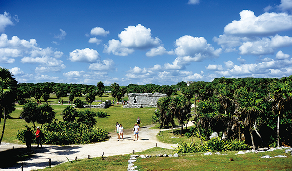 햇빛이 강렬하기에 선글라스와 모자는 필수다
