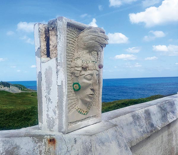 여인의 섬에 있는 조형물, 마야인의 형상인 듯