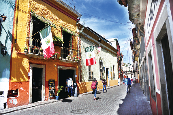 과나후아토는 멕시코임을 말하는 골목길