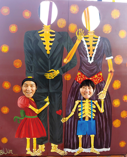 민주의 웃음을 찾아주기 위해 노력 중이다. 장난감 박물관의 포토존