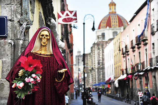 수녀복을 입은 해골도 있으니 보고 가세요