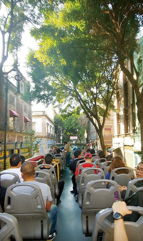 멕시코시티의 관광명소에 따라 노선이 나뉘어져 있다. 시티투어 노선을 확인하고 타야 한다