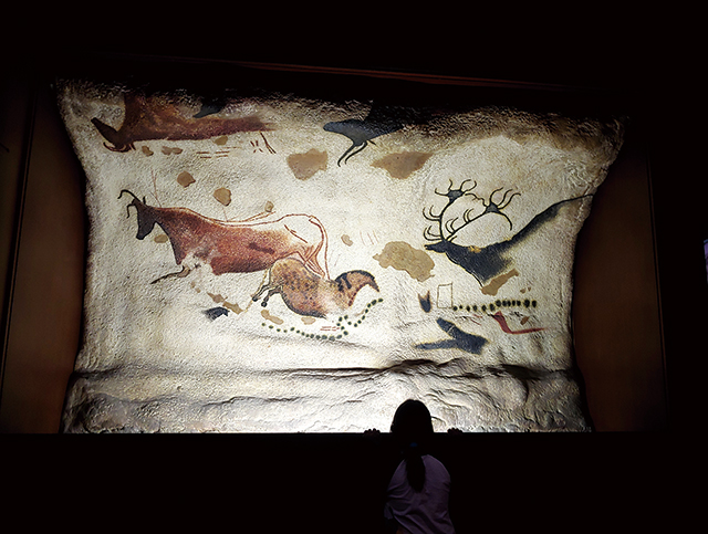 라스코 동굴의 벽화는 초기 인류의 삶의 흔적이다