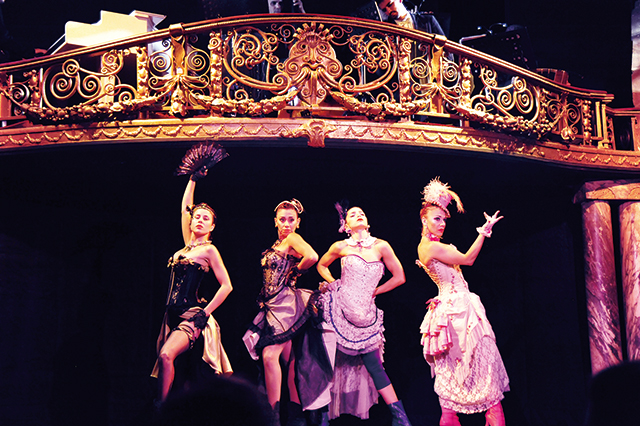 무대에서 하는 탱고는 뮤지컬 같다