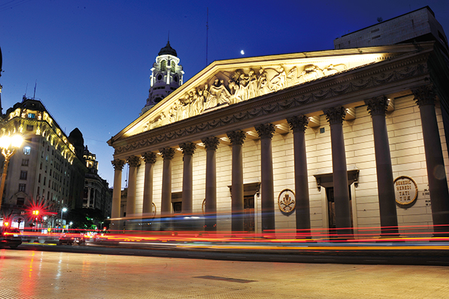 12사도를 상징하는 12개의 대리석 기둥이 눈길을 끄는 부에노스아이레스 대성당