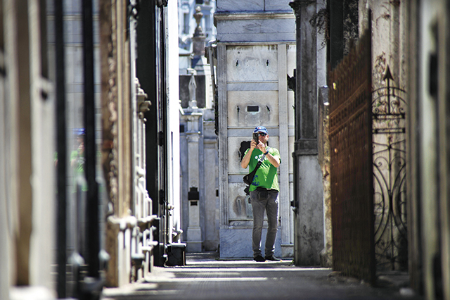 에비타의 묘지를 찾아 가는 길에 만난 풍경, 묘지가 아니라 마을의 골목길 같다