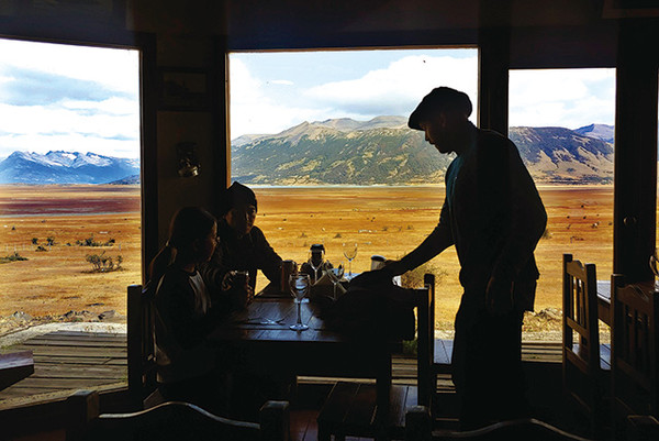 가우초가 운영하는 레스토랑, 가우초가 직접 서빙을 하고 있다