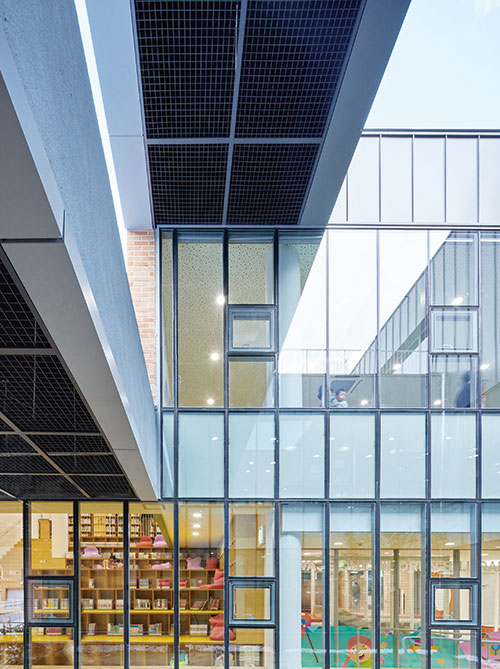 남해화전어린이도서관 중정