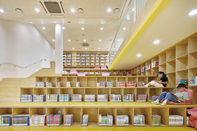 남해화전어린이도서관 1층 어린이자료공간