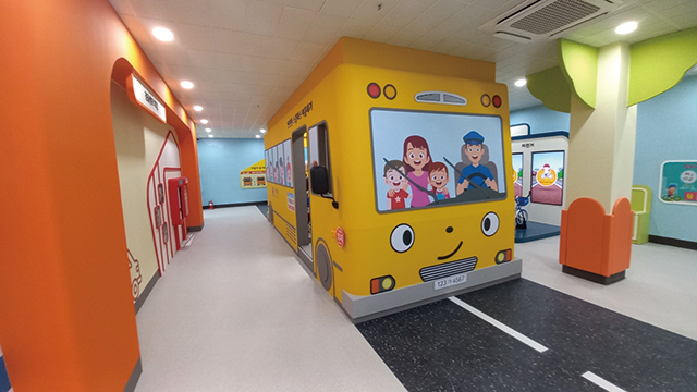 거제 어린이 교통공원에 있는 다양한 전시공간과 체험공간