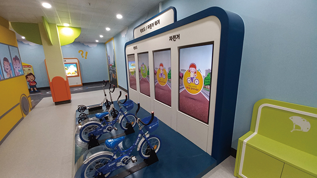 거제 어린이 교통공원에 있는 다양한 전시공간과 체험공간