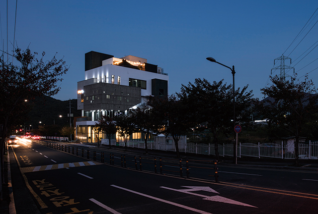 거제 서정웨딩 야간 전경