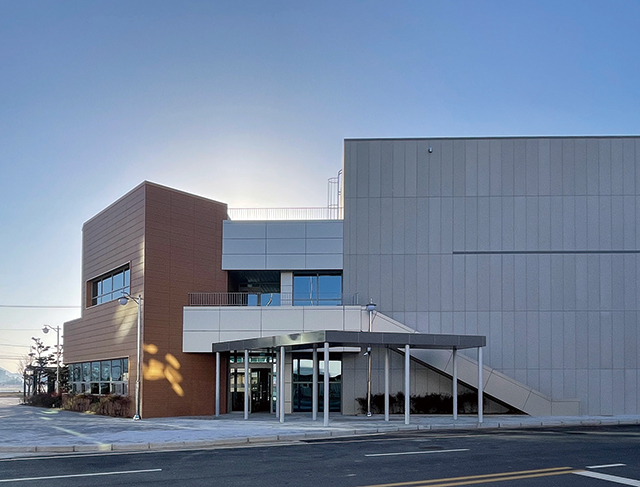 고성 반다비 체육문화센터 측면