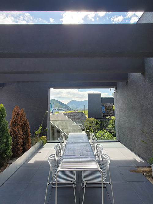 ‘SQUARE Factory(스퀘어 팩토리)’ 중층 외부 휴게공간