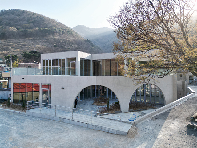 창원시 마산회원구 내서읍 신감리에 위치한 ‘우아한 Elegant’ 전경