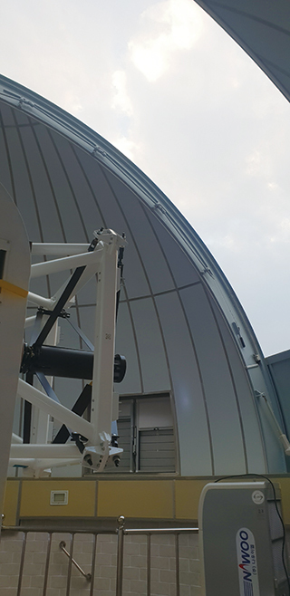 돔 내부와 관측 장비