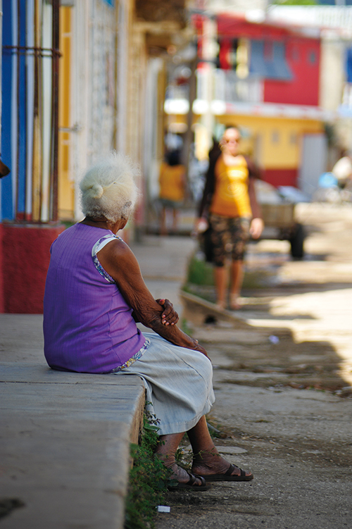 백발의 머리는 시간의 흔적이다