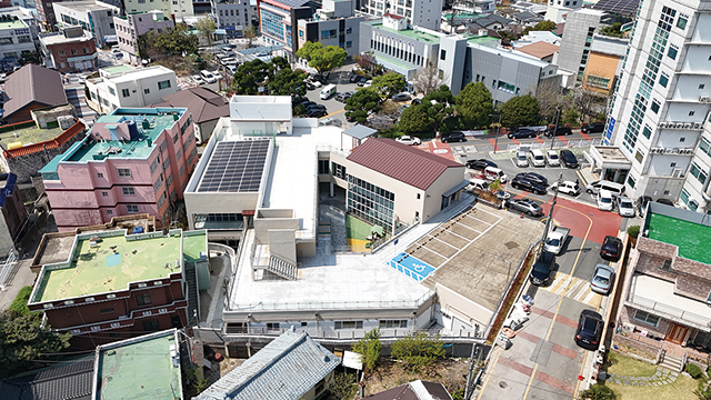 2층 주차장과 휴게공원