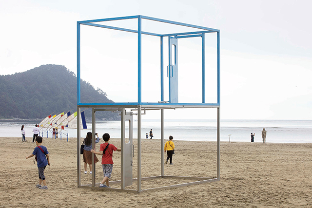 하늘 문. 2019 스텐, 혼합재료400×200×200cm