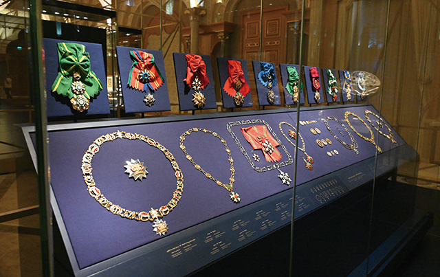 세계 각국 정상들이 UAE에 전해온 진귀한 유물들이 전시된 ‘국빈 선물(Presidential Gifts)’ 전시관. 화려한 보석으로 장식된 단검부터 각 나라의 장인 정신이 깃든 공예품들이 전시돼 있다