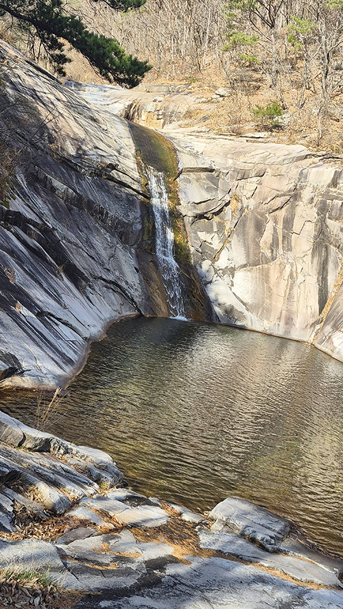 영화 ‘방자전’ 촬영지인 밀양 ‘시례호박소’. 이곳에서 춘향이 방자를 그윽한 눈빛으로 바라보며 미묘한 미소를 짓는다
