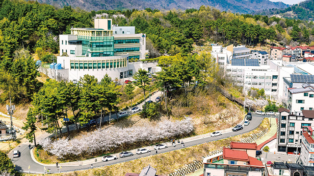 이원수 문학관이 있는 고향의 봄 도서관 전경