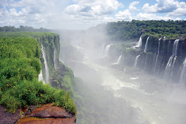 이곳의 주도권은 자연이 쥐고 있다