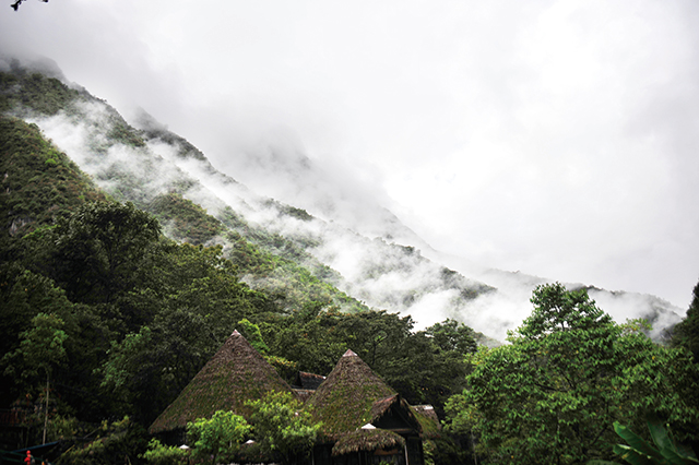 바람따라 움직이는 구름으로 가까웠다 멀어지는 풍경들