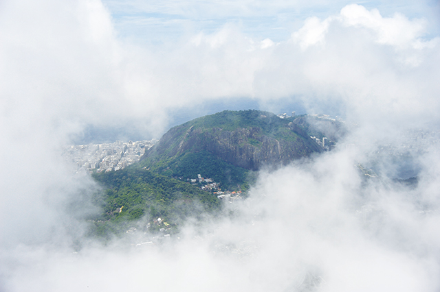 땅을 치고 다가오는 줄처럼 훅 들어오는 풍경이다