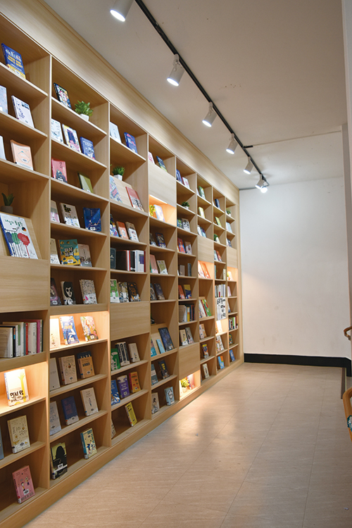 도서관 서적 홍보공간
